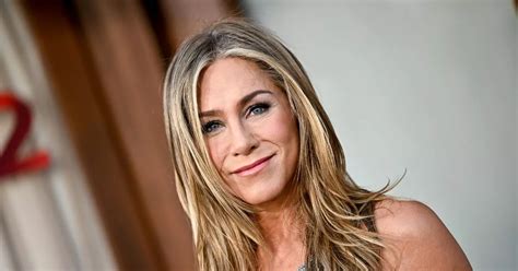 Jennifer Aniston, 54, goes completely NAKED for very steamy。